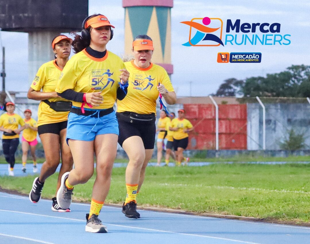 Merca Runners - Pessoas em uma corrida com a camisa do Meus Primeiros 5K do Mercadão dos Medicamentos